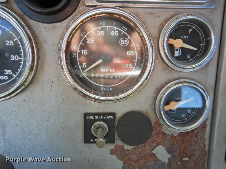 image for item DJ8370 1994 Ford LS9000  semi truck