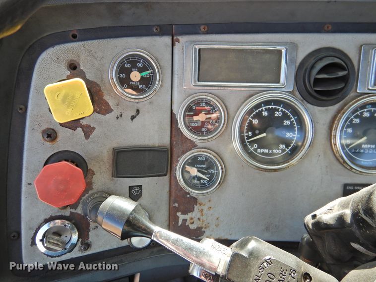 image for item DJ8370 1994 Ford LS9000  semi truck