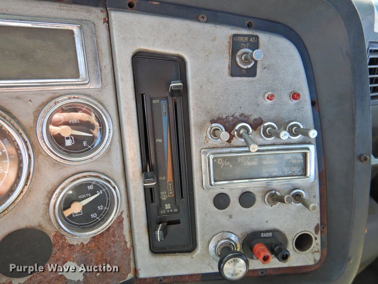 image for item DJ8370 1994 Ford LS9000  semi truck