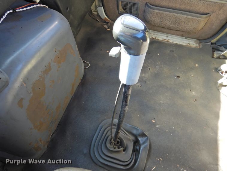 image for item DJ8370 1994 Ford LS9000  semi truck