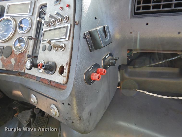 image for item DJ8370 1994 Ford LS9000  semi truck