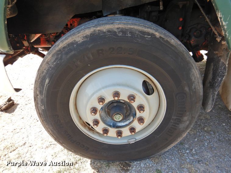 image for item DJ8370 1994 Ford LS9000  semi truck