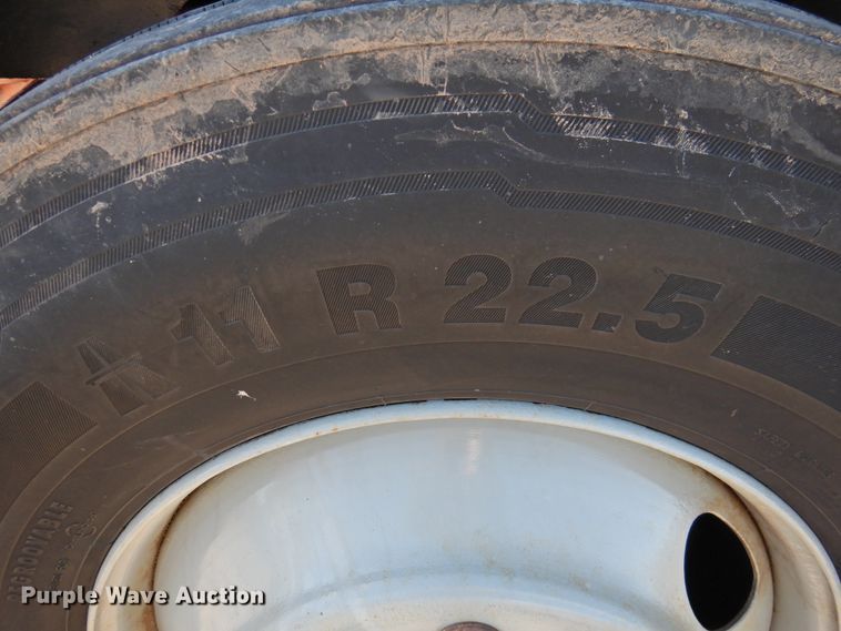 image for item DJ8370 1994 Ford LS9000  semi truck