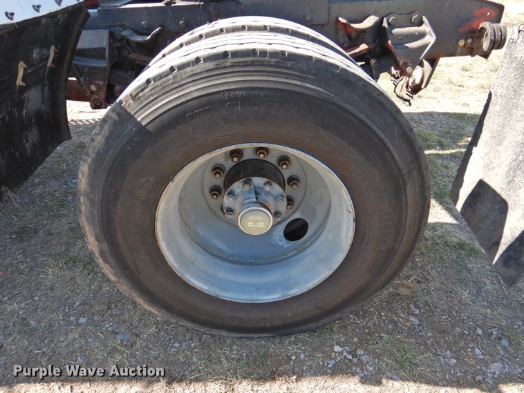 image for item DJ8370 1994 Ford LS9000  semi truck