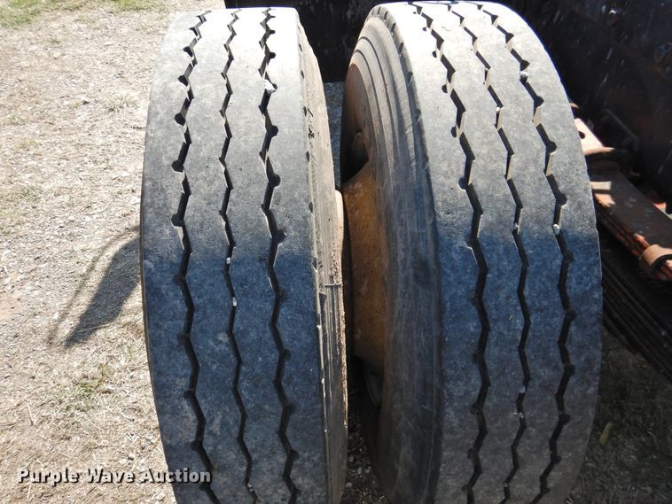 image for item DJ8370 1994 Ford LS9000  semi truck