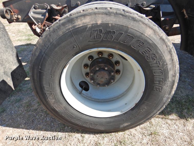 image for item DJ8370 1994 Ford LS9000  semi truck