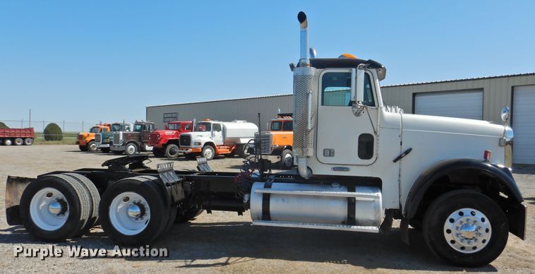 image for item DJ8371 2006 Freightliner FLD120  semi truck