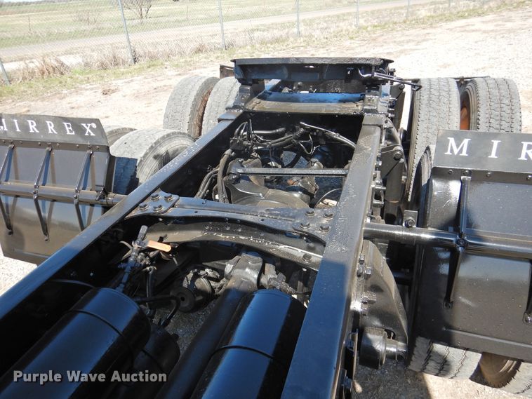 image for item DJ8371 2006 Freightliner FLD120  semi truck