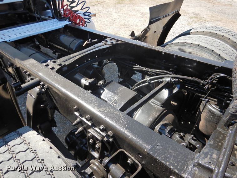 image for item DJ8371 2006 Freightliner FLD120  semi truck