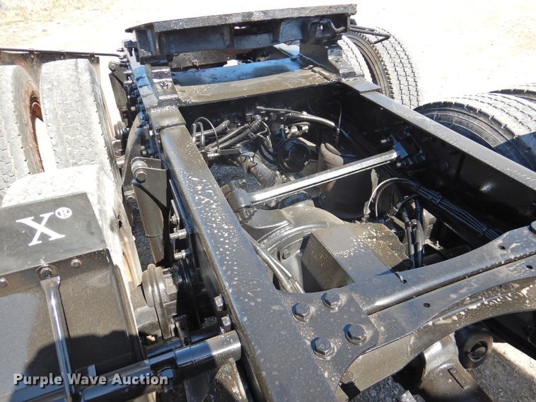 image for item DJ8371 2006 Freightliner FLD120  semi truck