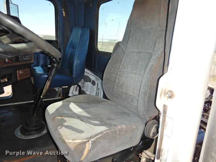 image for item DJ8371 2006 Freightliner FLD120  semi truck