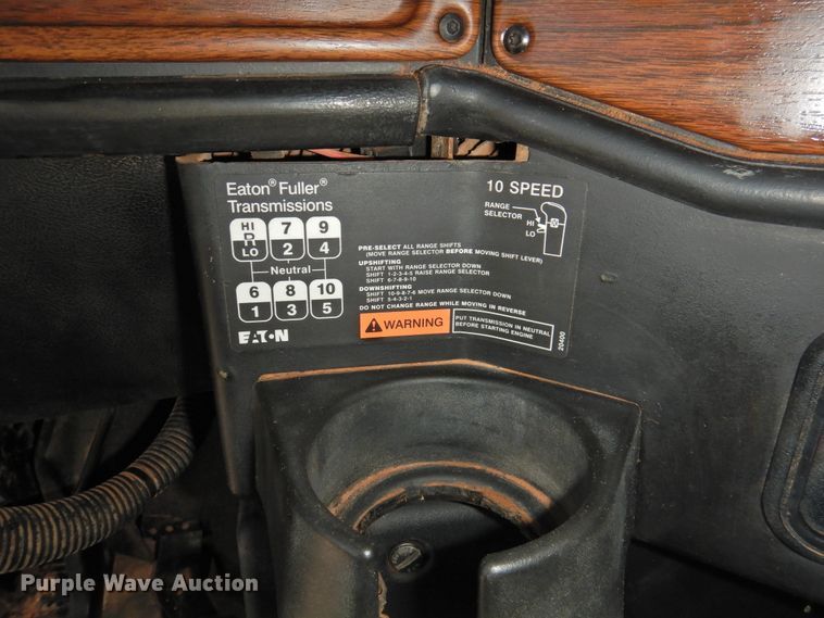 image for item DJ8371 2006 Freightliner FLD120  semi truck