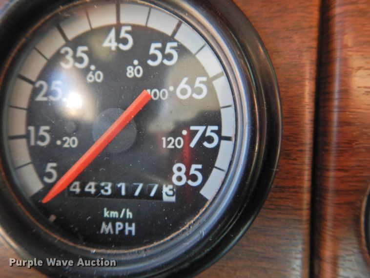 image for item DJ8371 2006 Freightliner FLD120  semi truck