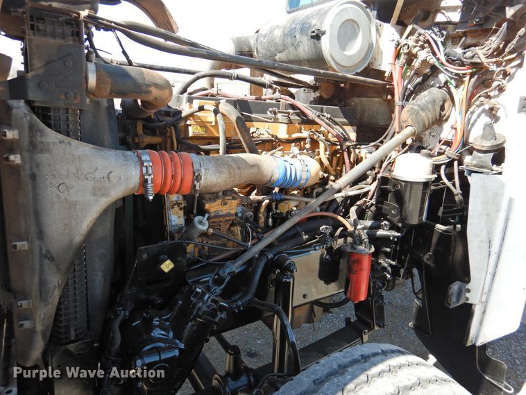 image for item DJ8371 2006 Freightliner FLD120  semi truck