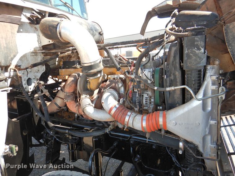 image for item DJ8371 2006 Freightliner FLD120  semi truck