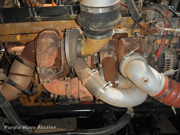 image for item DJ8371 2006 Freightliner FLD120  semi truck