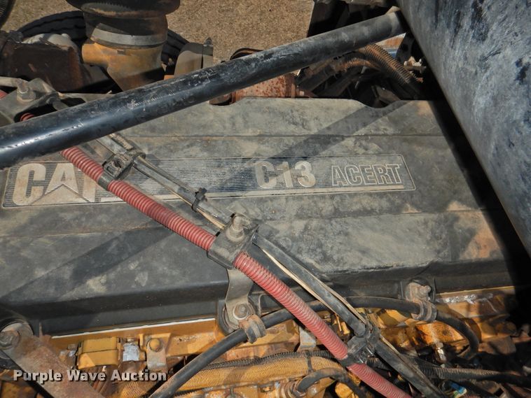 image for item DJ8371 2006 Freightliner FLD120  semi truck