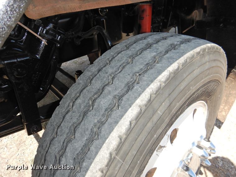 image for item DJ8371 2006 Freightliner FLD120  semi truck