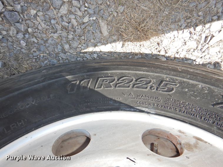 image for item DJ8371 2006 Freightliner FLD120  semi truck