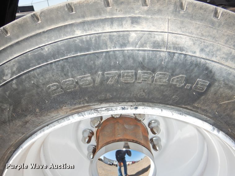 image for item DJ8371 2006 Freightliner FLD120  semi truck