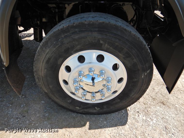 image for item DJ8371 2006 Freightliner FLD120  semi truck