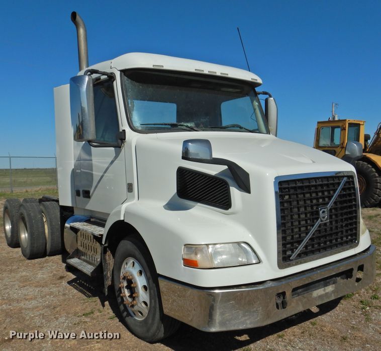 image for item DJ8372 2012 Volvo VNM  semi truck