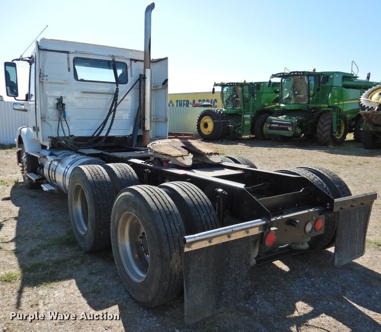 image for item DJ8372 2012 Volvo VNM  semi truck