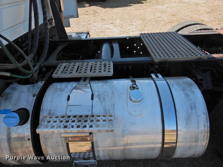 image for item DJ8372 2012 Volvo VNM  semi truck