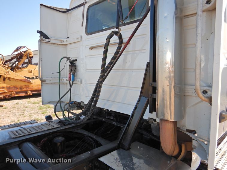 image for item DJ8372 2012 Volvo VNM  semi truck