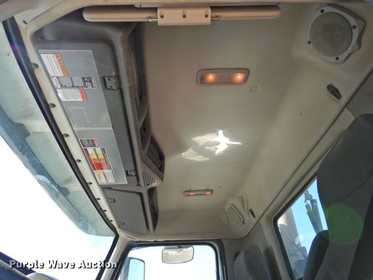 image for item DJ8372 2012 Volvo VNM  semi truck