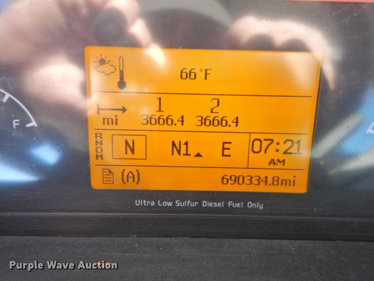 image for item DJ8372 2012 Volvo VNM  semi truck