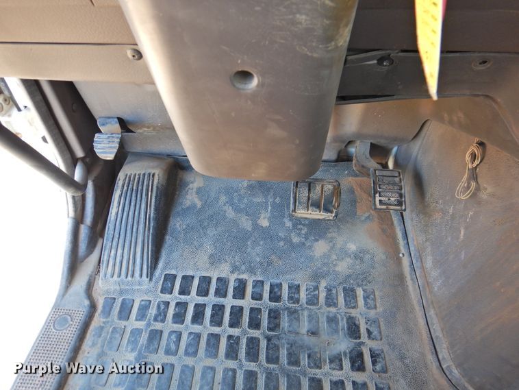 image for item DJ8372 2012 Volvo VNM  semi truck