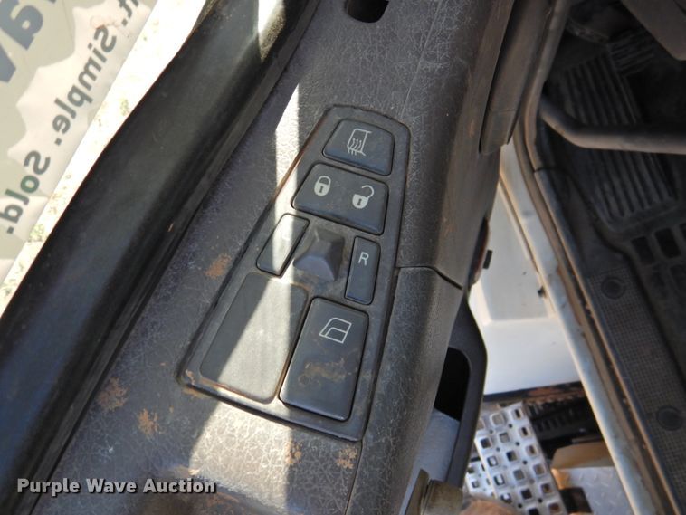 image for item DJ8372 2012 Volvo VNM  semi truck