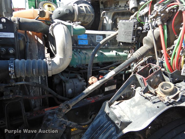 image for item DJ8372 2012 Volvo VNM  semi truck