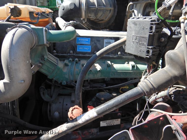 image for item DJ8372 2012 Volvo VNM  semi truck