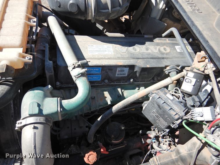 image for item DJ8372 2012 Volvo VNM  semi truck