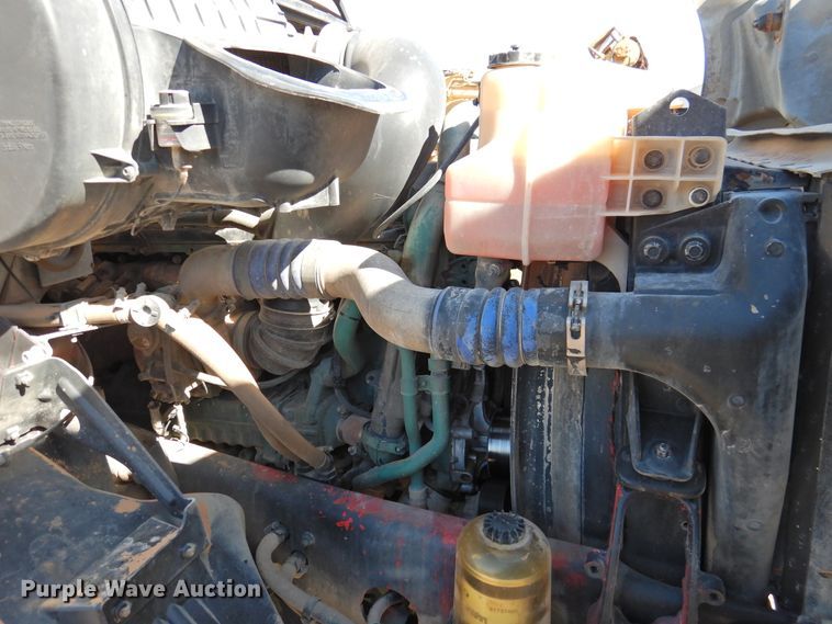 image for item DJ8372 2012 Volvo VNM  semi truck