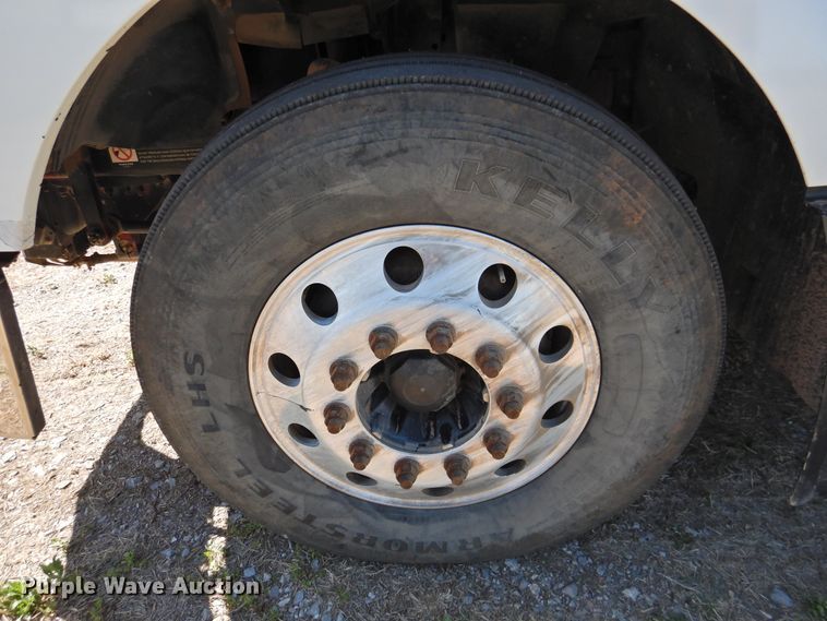 image for item DJ8372 2012 Volvo VNM  semi truck