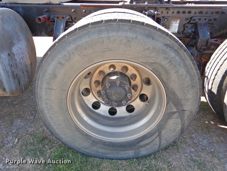 image for item DJ8372 2012 Volvo VNM  semi truck