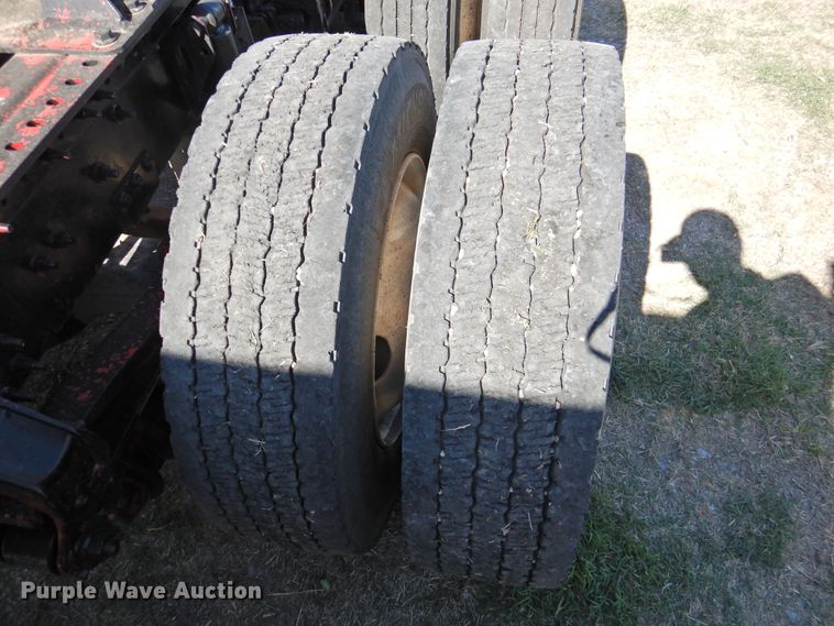 image for item DJ8372 2012 Volvo VNM  semi truck