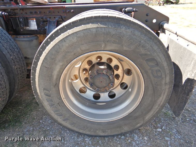 image for item DJ8372 2012 Volvo VNM  semi truck