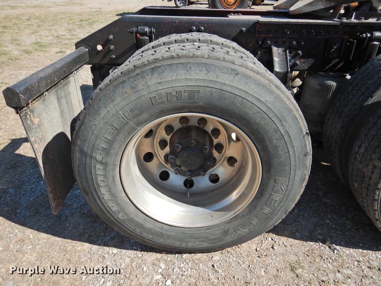 image for item DJ8372 2012 Volvo VNM  semi truck