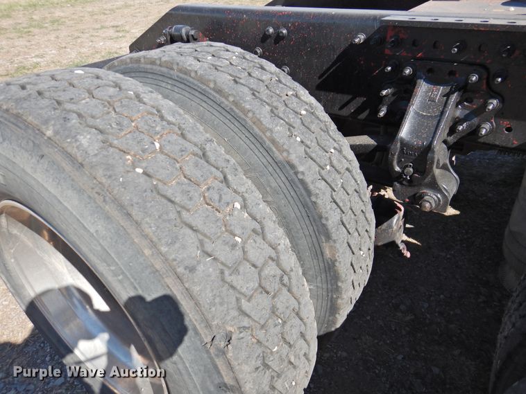 image for item DJ8372 2012 Volvo VNM  semi truck