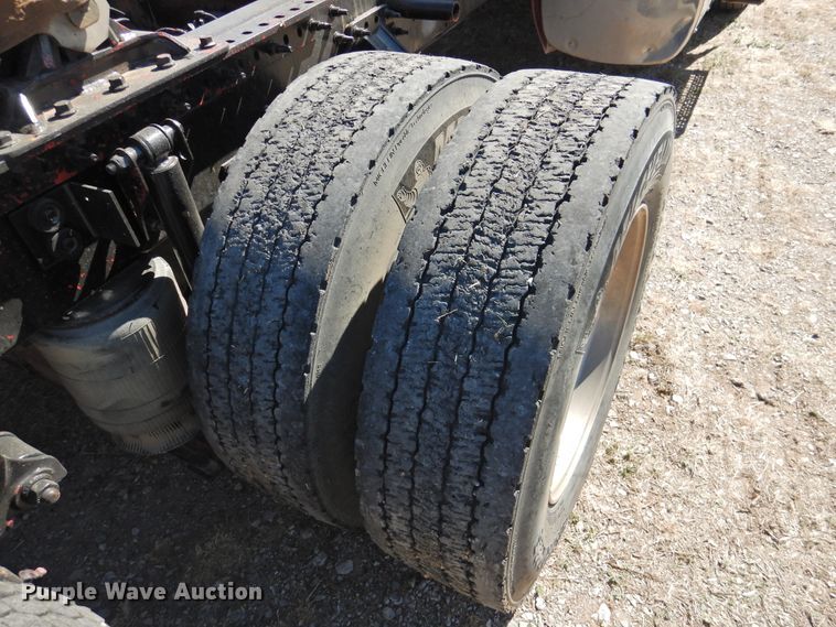 image for item DJ8372 2012 Volvo VNM  semi truck