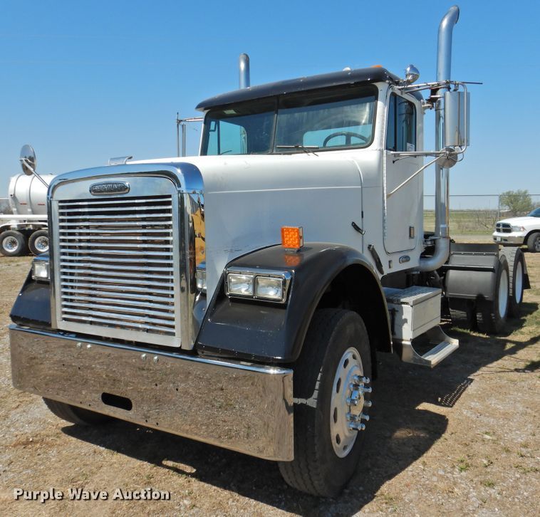image for item DJ8373 2006 Freightliner FLD120  semi truck
