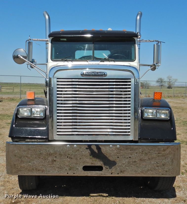 image for item DJ8373 2006 Freightliner FLD120  semi truck