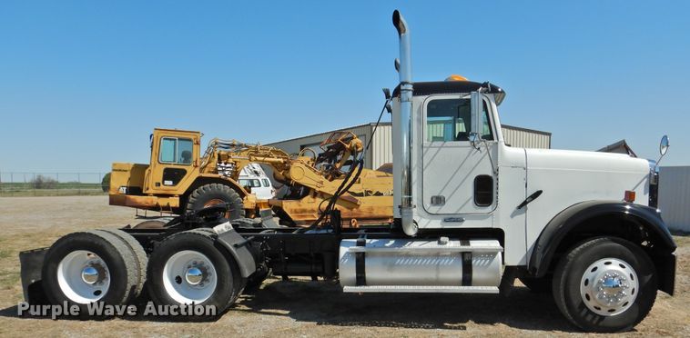 image for item DJ8373 2006 Freightliner FLD120  semi truck