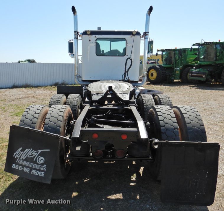 image for item DJ8373 2006 Freightliner FLD120  semi truck