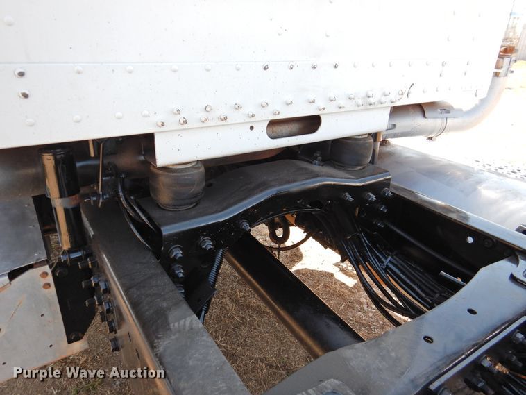 image for item DJ8373 2006 Freightliner FLD120  semi truck