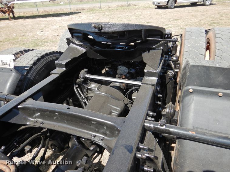 image for item DJ8373 2006 Freightliner FLD120  semi truck